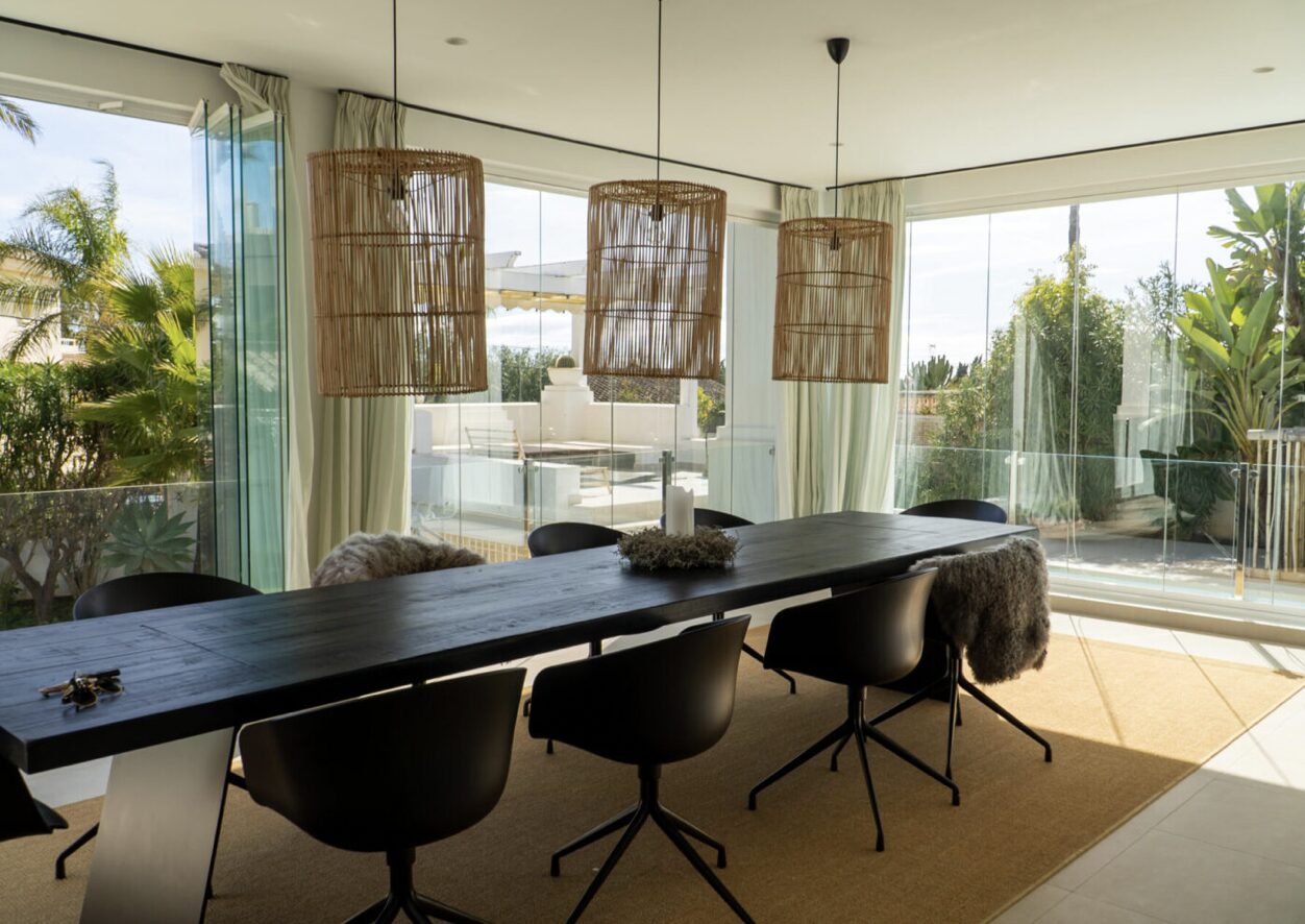 Property visit and visual report for international buyers
